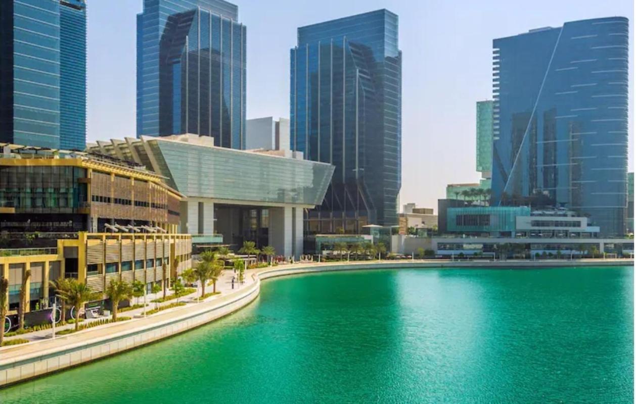 Corniche Street - For Males "Peaceful Bed Space" Abu Dhabi Exteriör bild